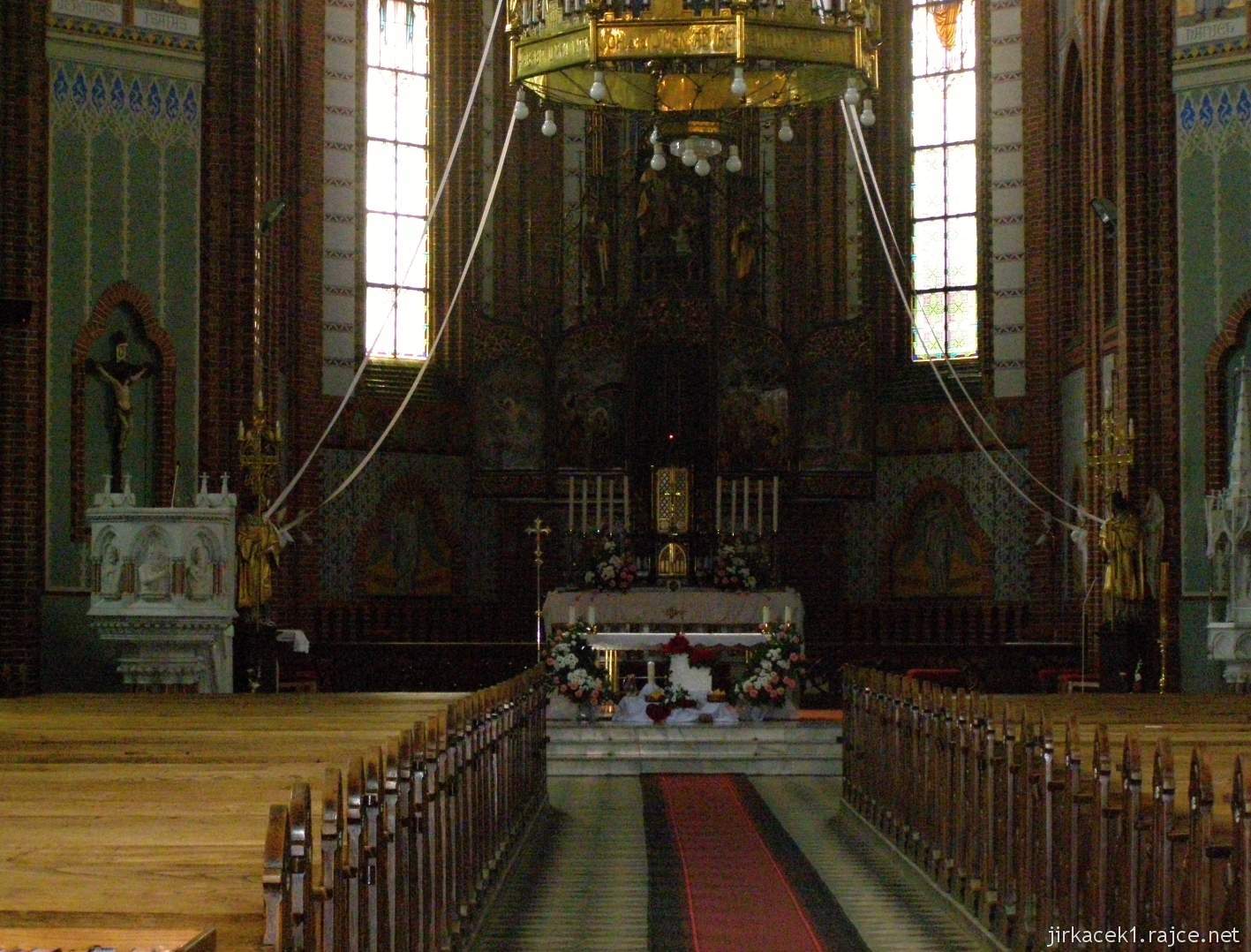 Ludgeřovice - chrám sv. Mikuláše 04 - interiér kostela - hlavní oltář