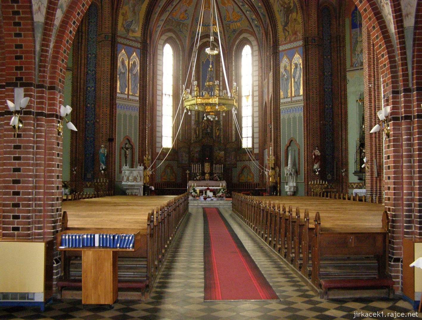 Ludgeřovice - chrám sv. Mikuláše 06 - interiér kostela - celkový pohled