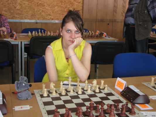 Přebor města Vsetína (Vsetín, 29. 6. - 6. 7. 2013) - Podobně jako Sáďovi se ve FIDE Openu dařilo Nele, která uhrála 5,5 bodu a jako 21. nasazená se vyšplhala na 6. místo.