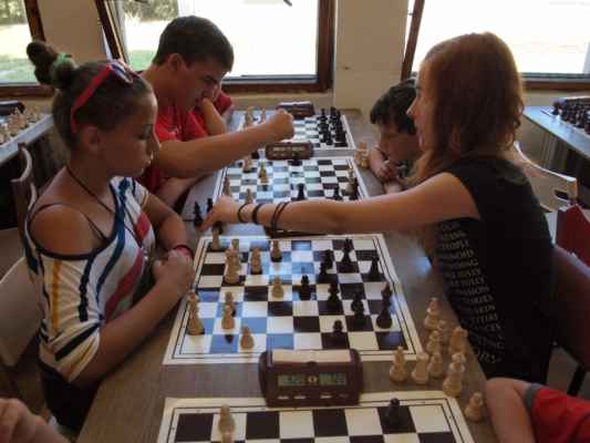 Šachový tábor (Růžená, 3. - 10. 8. 2013) - Rozřazovací rapid vyhrál Vítek Moravec před Nelou Pýchovou a Martinem Horákem.
