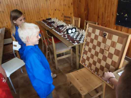 Šachový tábor (Růžená, 3. - 10. 8. 2013) - Sluníčko samozřejmě zahrál králem na e6 a dal pat.