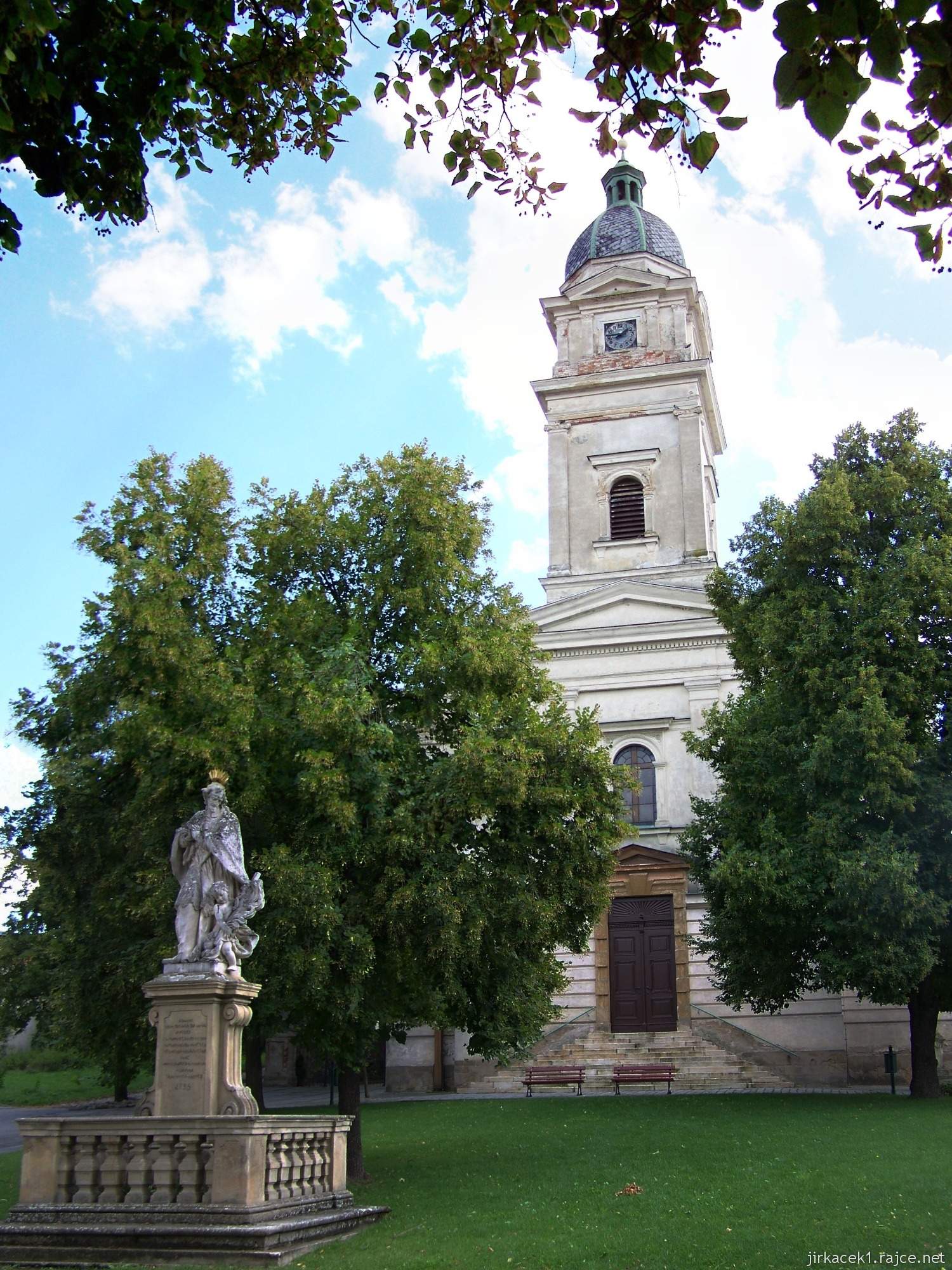 Dolní Kounice - kostel svatých Petra a Pavla - socha sv. Jana Nepomuckého