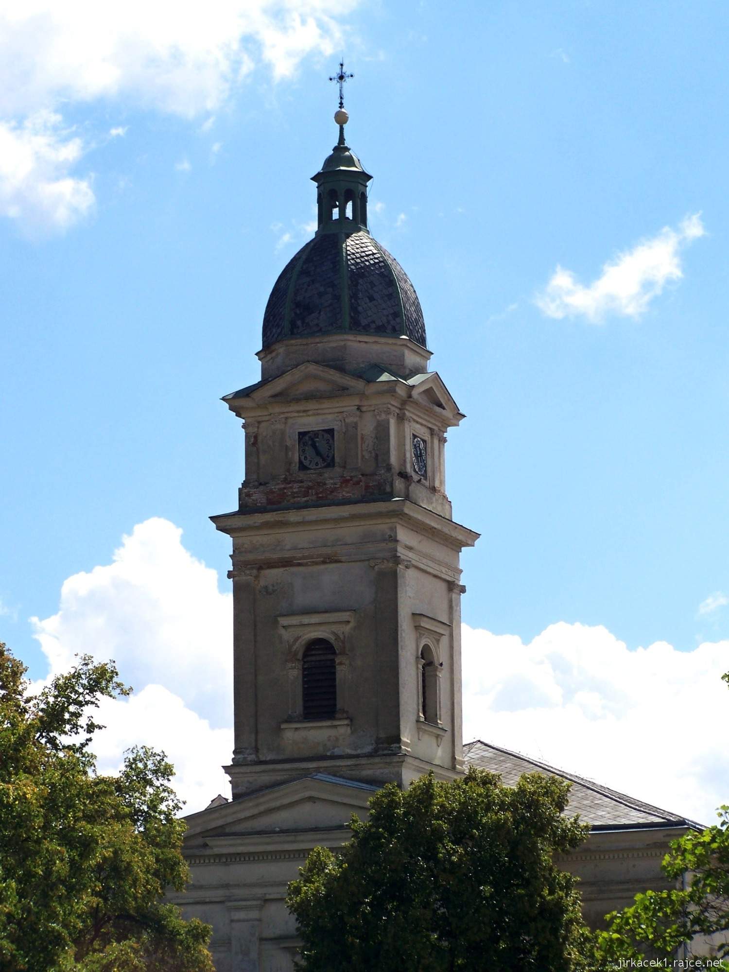 Dolní Kounice - kostel svatých Petra a Pavla - věž