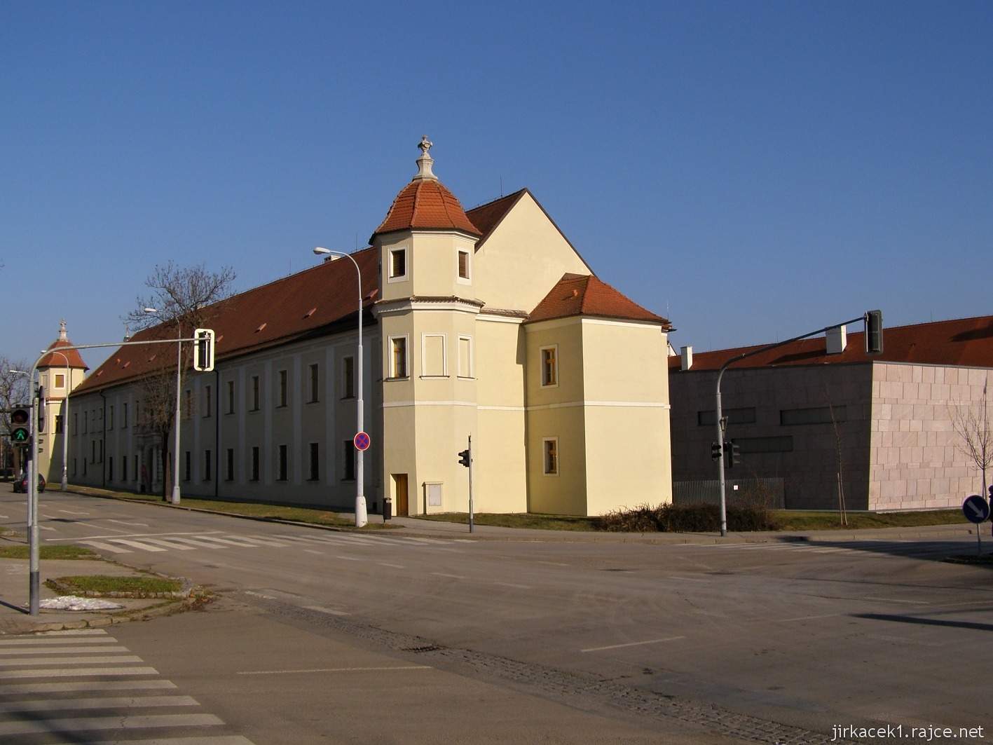 Brno Královo Pole - klášter kartuziánů - západní strana s hodinovou věží vpravo a zvonicí vlevo