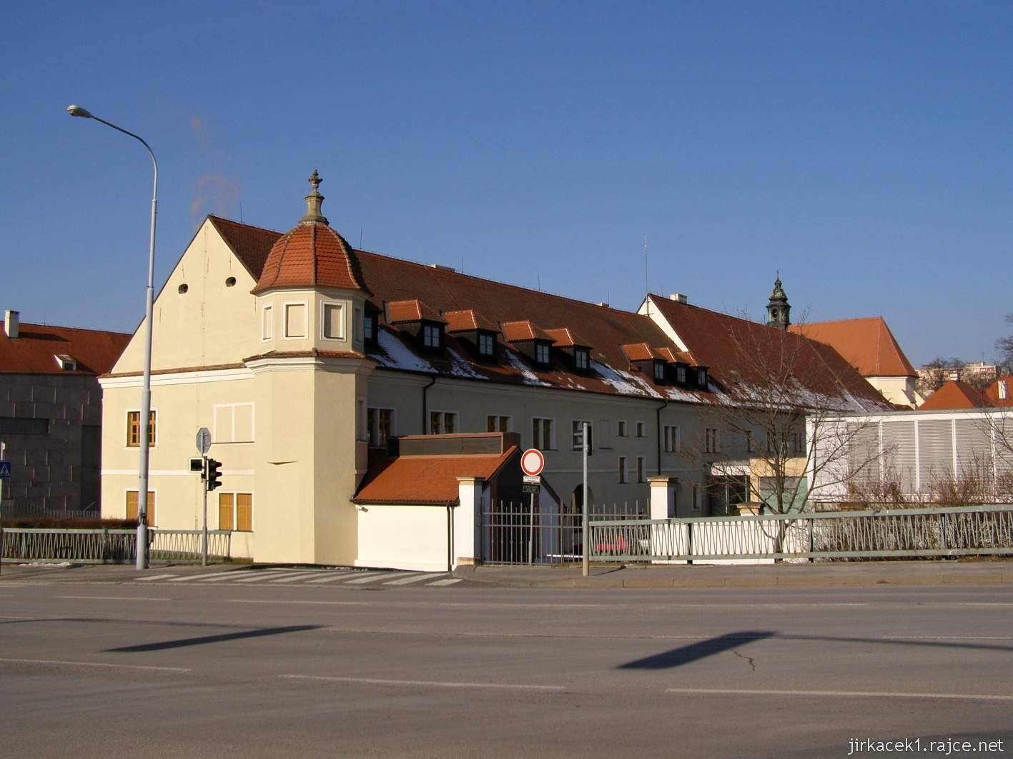 Brno Královo Pole - klášter kartuziánů - jižní strana s hvězdářskou věží a bílou ostatkovou kaplí