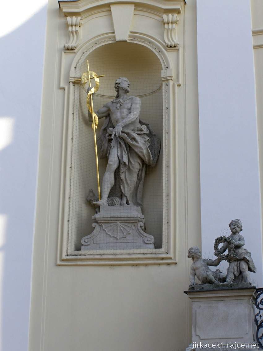 Brno Královo Pole - kostel Nejsvětější Trojice - socha sv. Jana Křtitele