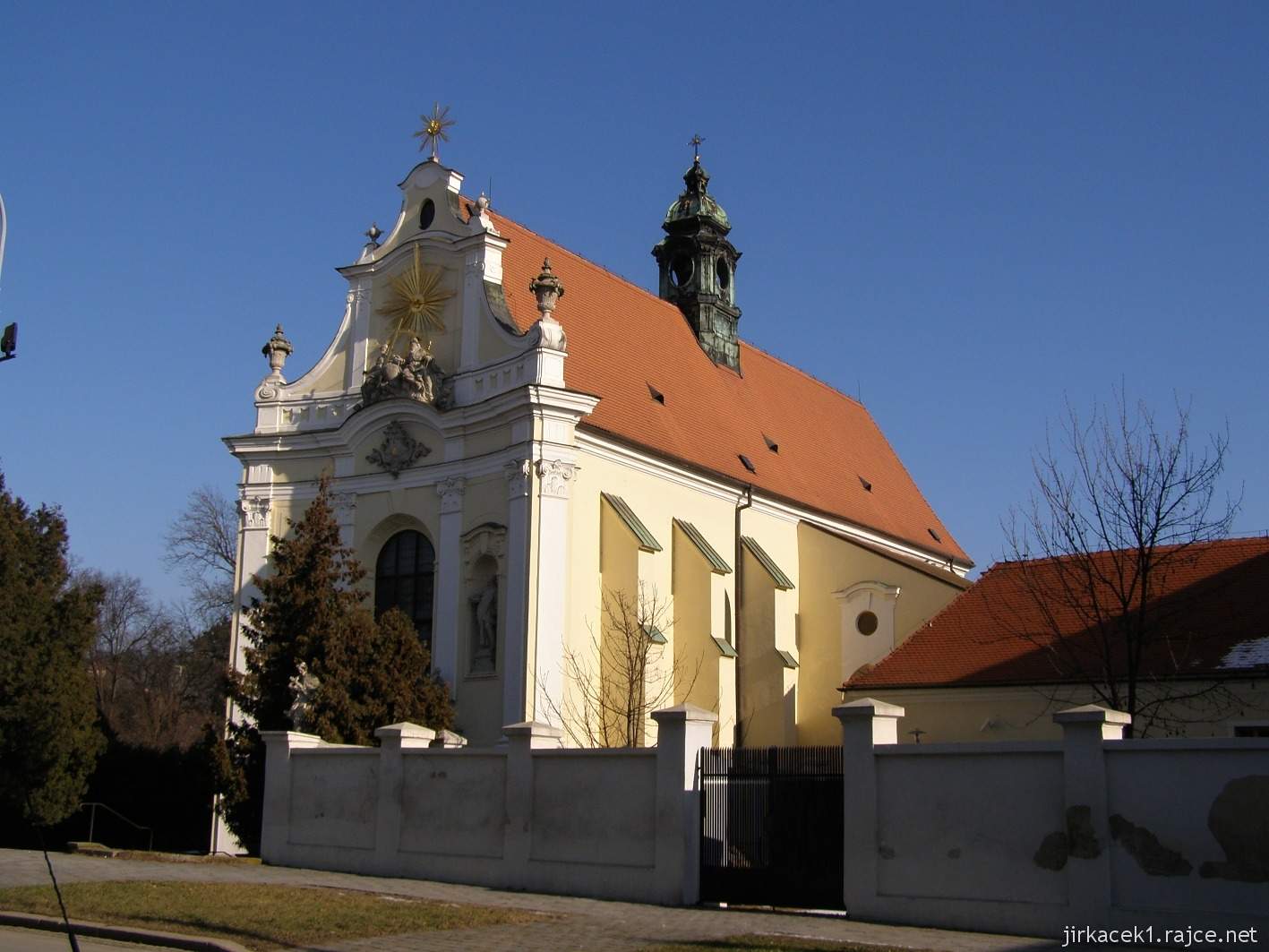 Brno Královo Pole - kostel Nejsvětější Trojice - boční pohled